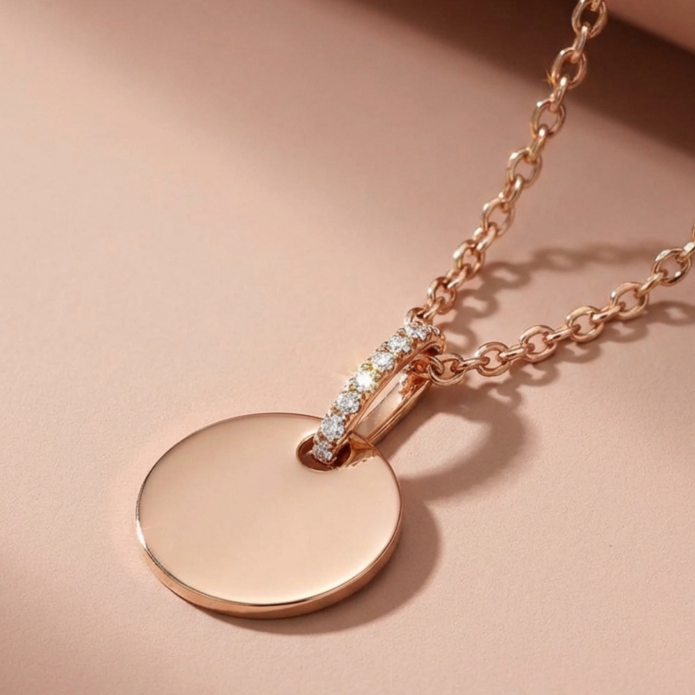 <div>Collar en oro rosa con diamantes talla brillante.</div>